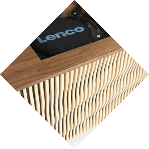 Eindwerkstuk met platenspeler en golvende kast